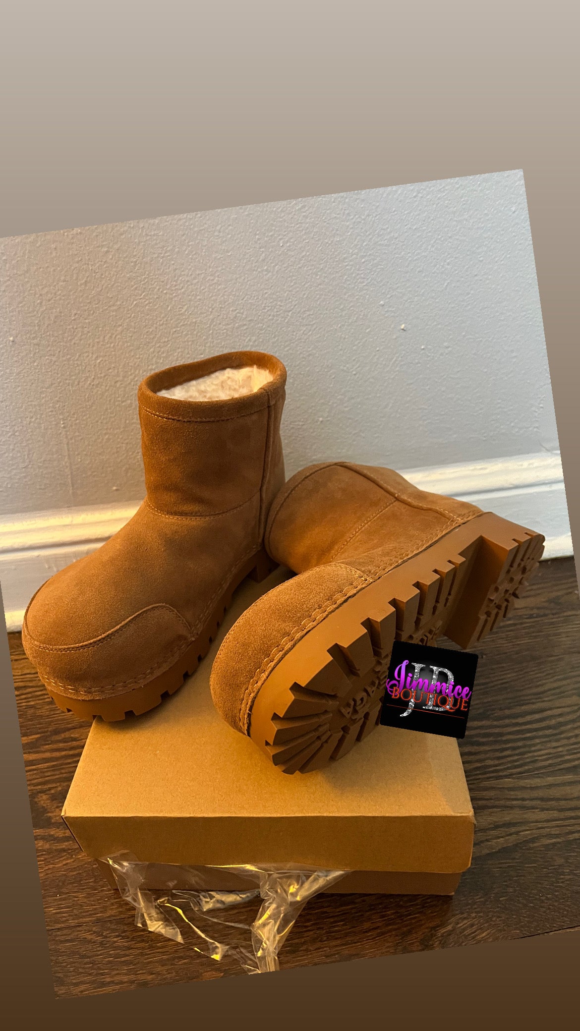 Oversized teddy boots 🤎